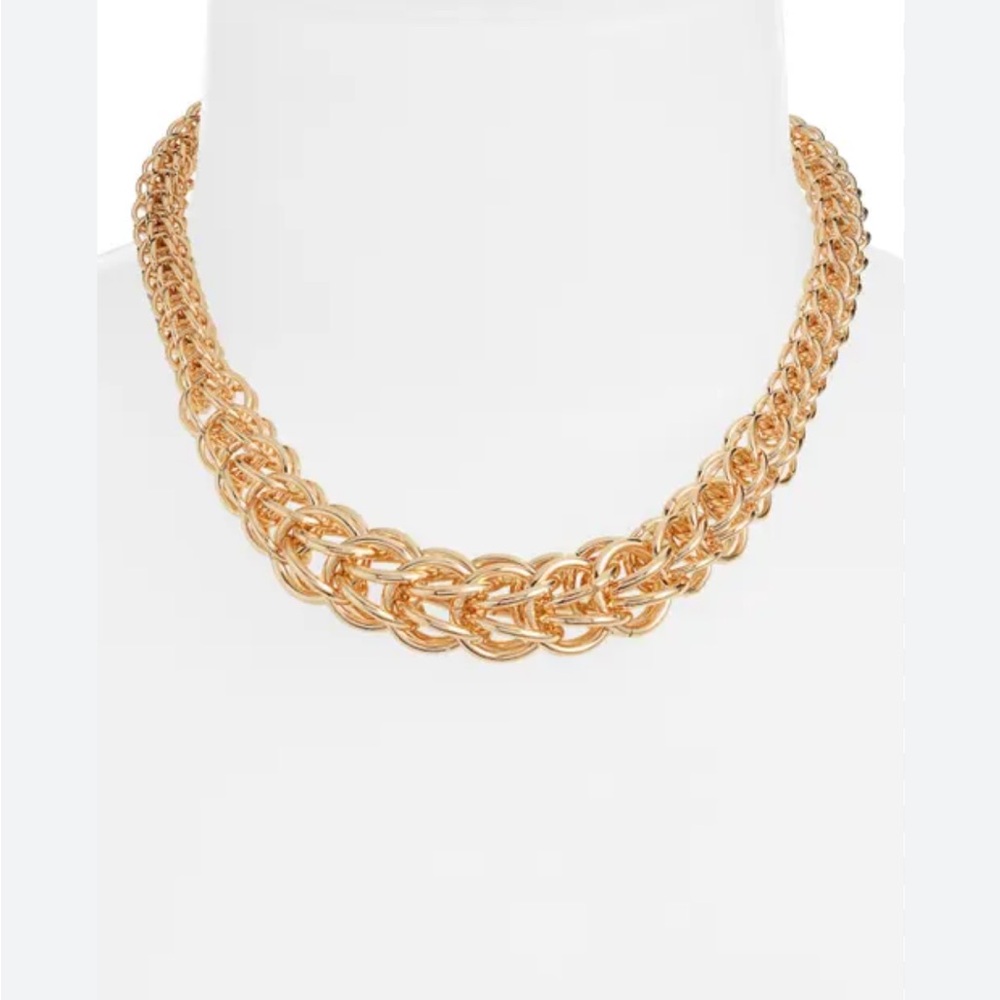Open Edit NWT INTERLOCKING CHAIN NECKLACE IN GOLD